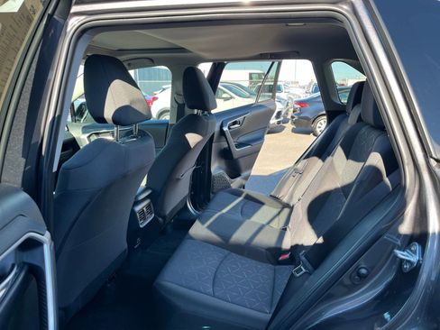 Used 2025 Toyota RAV4 XLE image 27