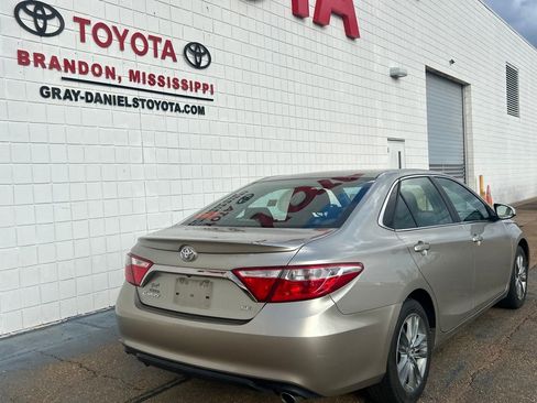 Used 2016 Toyota Camry SE image 5