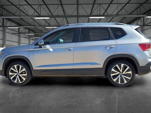 Used 2024 Volkswagen Taos SE image 2