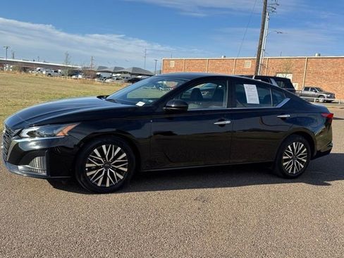 Used 2025 Nissan Altima 2.5 SV image 3