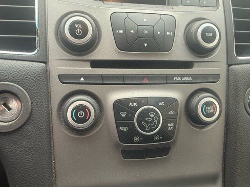 Used 2016 Ford Taurus SEL image 14