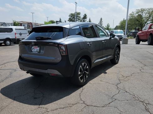 Used 2025 Nissan Kicks SV AWD/4WD image 10