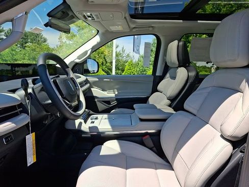 New 2026 Lincoln Navigator L Reserve AWD/4WD image 7