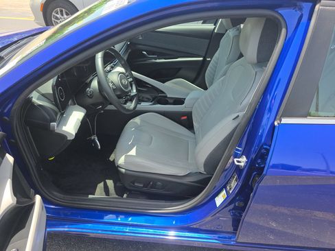 Used 2024 Hyundai Elantra Limited FWD image 8