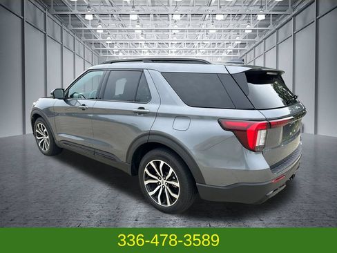 Used 2025 Ford Explorer ST-Line w/ Premium Package RWD image 3