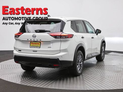Used 2024 Nissan Rogue S AWD/4WD image 5