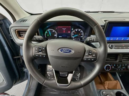 Used 2024 Ford Maverick Lariat image 11