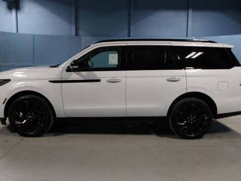New 2026 Lincoln Navigator Reserve AWD/4WD image 26