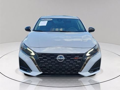 Used 2023 Nissan Altima 2.5 SR w/ SR Premium Package FWD image 2