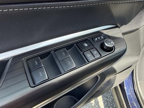Used 2023 Toyota Venza Limited AWD/4WD image 23