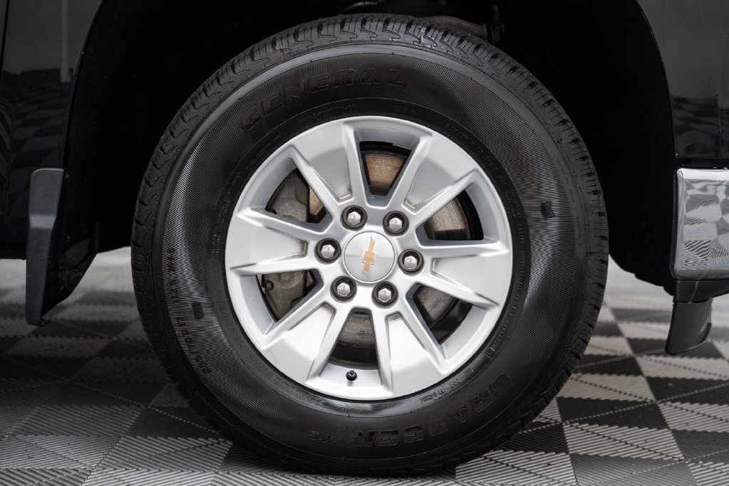 Used 2025 Chevrolet Silverado 1500 LT AWD/4WD image 17