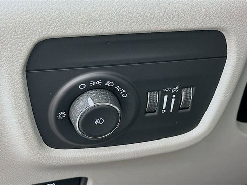 Certified 2021 Jeep Grand Cherokee L Overland image 18