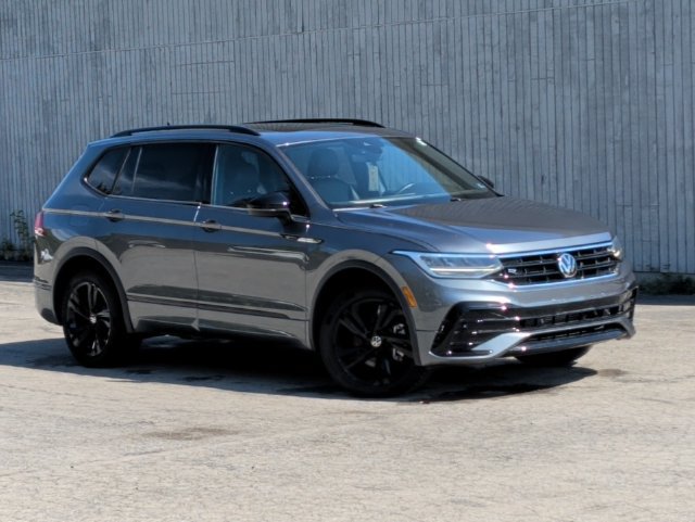 Used 2023 Volkswagen Tiguan SE R-Line AWD/4WD image 18