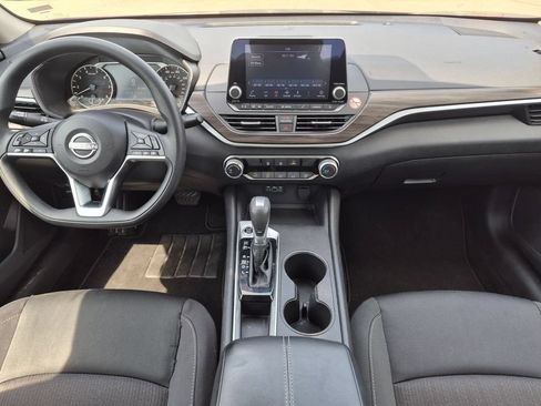 Used 2025 Nissan Altima 2.5 SV FWD image 22