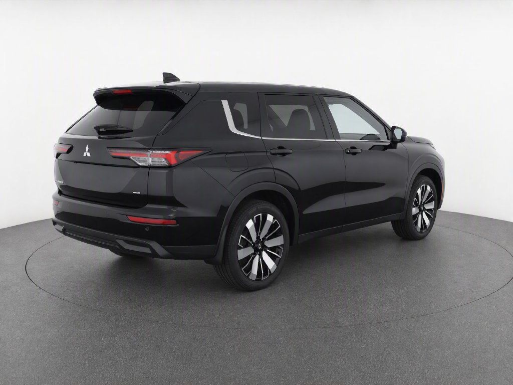 Used 2025 Mitsubishi Outlander SE FWD image 9