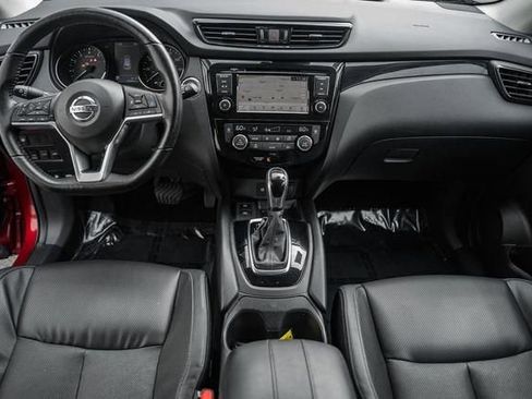 Used 2022 Nissan Rogue Sport SL image 3