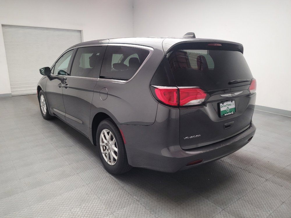Used 2021 Chrysler Voyager LX FWD image 5