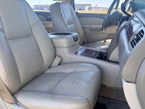 Used 2013 Chevrolet Suburban LTZ image 16