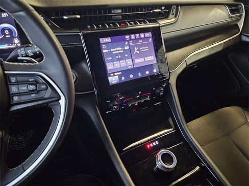 Used 2023 Jeep Grand Cherokee Altitude image 19