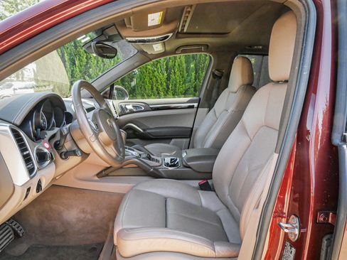 Used 2012 Porsche Cayenne S image 7