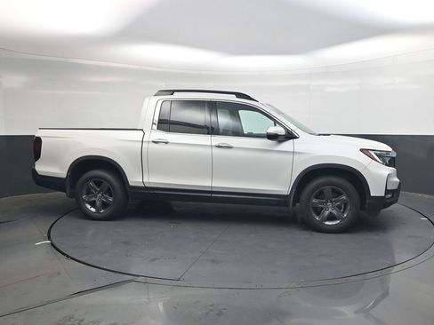 Used 2023 Honda Ridgeline RTL-E image 3
