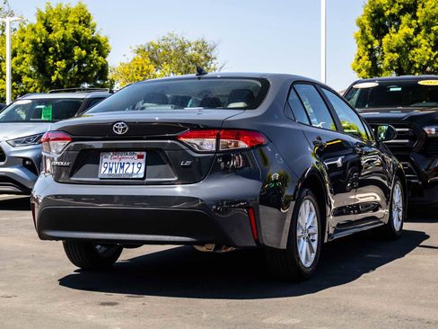 Used 2026 Toyota Corolla LE w/ LE Premium Package FWD image 10