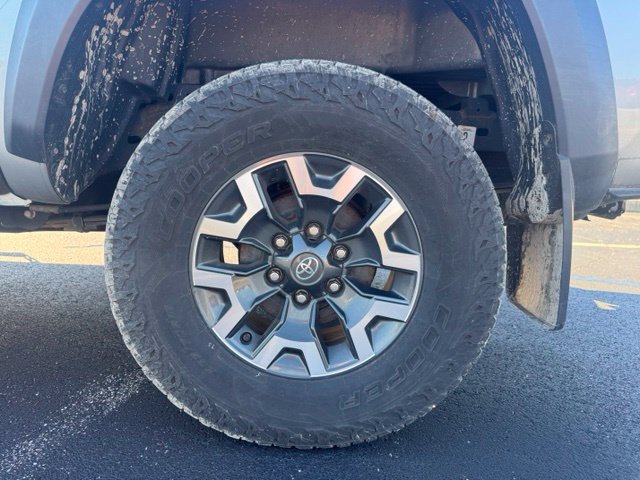 Used 2019 Toyota Tacoma TRD Off-Road AWD/4WD image 11