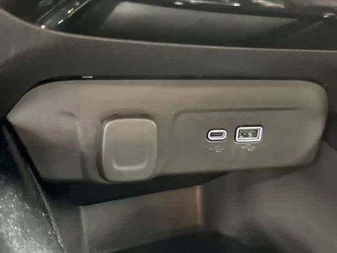 Used 2025 Chevrolet Trax LT FWD image 25
