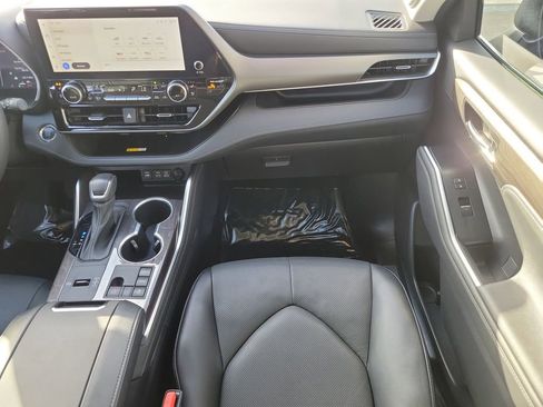 Used 2023 Toyota Highlander Limited image 15