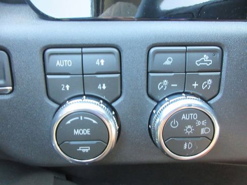 New 2026 GMC Sierra 2500 SLT w/ SLT Premium Package AWD/4WD image 17