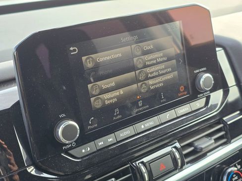 Used 2024 Nissan Pathfinder SV image 29