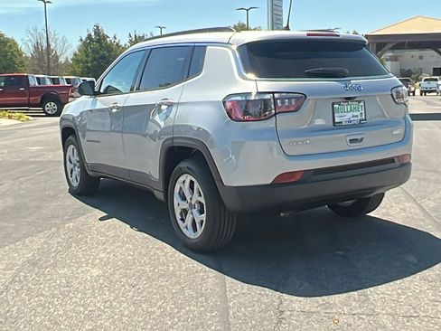 New 2025 Jeep Compass Latitude image 5