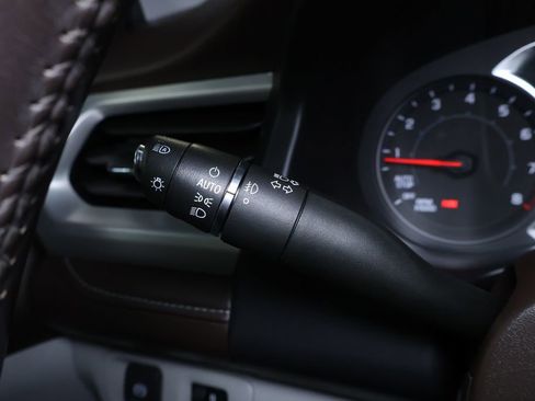 Used 2021 GMC Acadia SLT w/ LPO, Floor Liner Package image 23