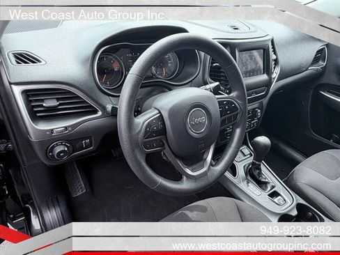 Used 2019 Jeep Cherokee Latitude w/ Popular Appearance Group image 5