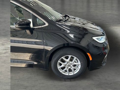 Used 2023 Chrysler Pacifica Touring-L FWD image 22