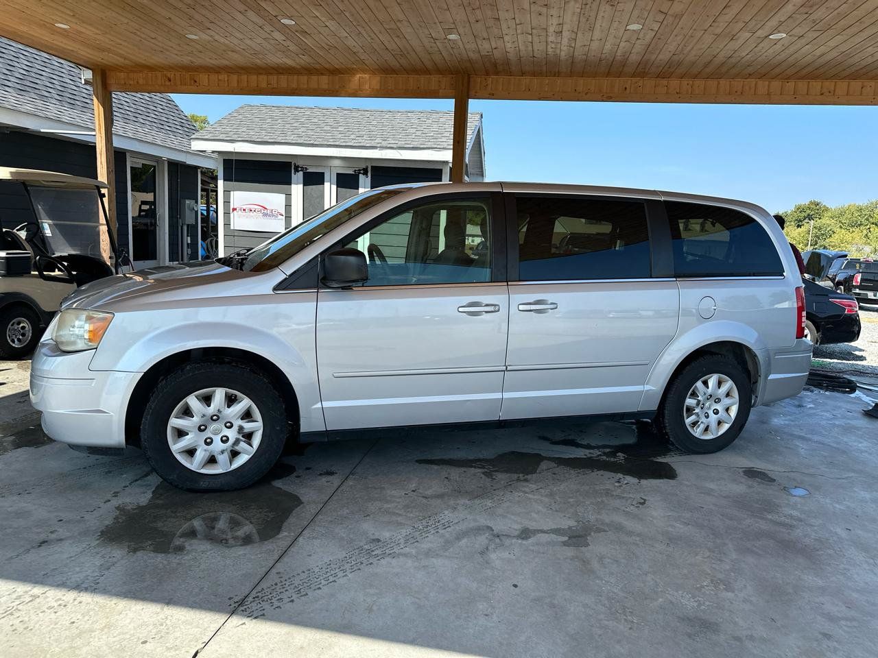 Used 2009 Chrysler Town & Country LX w/ PWR Convenience Group FWD image 6