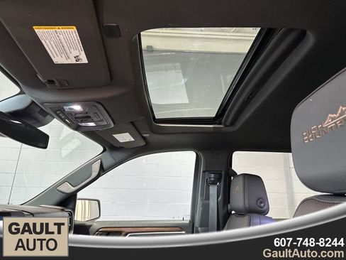 Used 2023 Chevrolet Silverado 1500 High Country w/ High Country Premium Package image 13