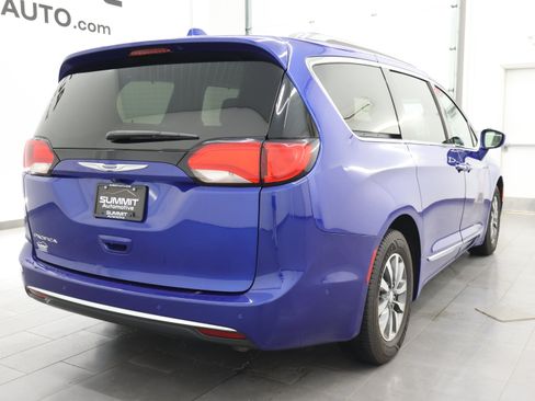 Used 2020 Chrysler Pacifica Touring-L Plus FWD image 5