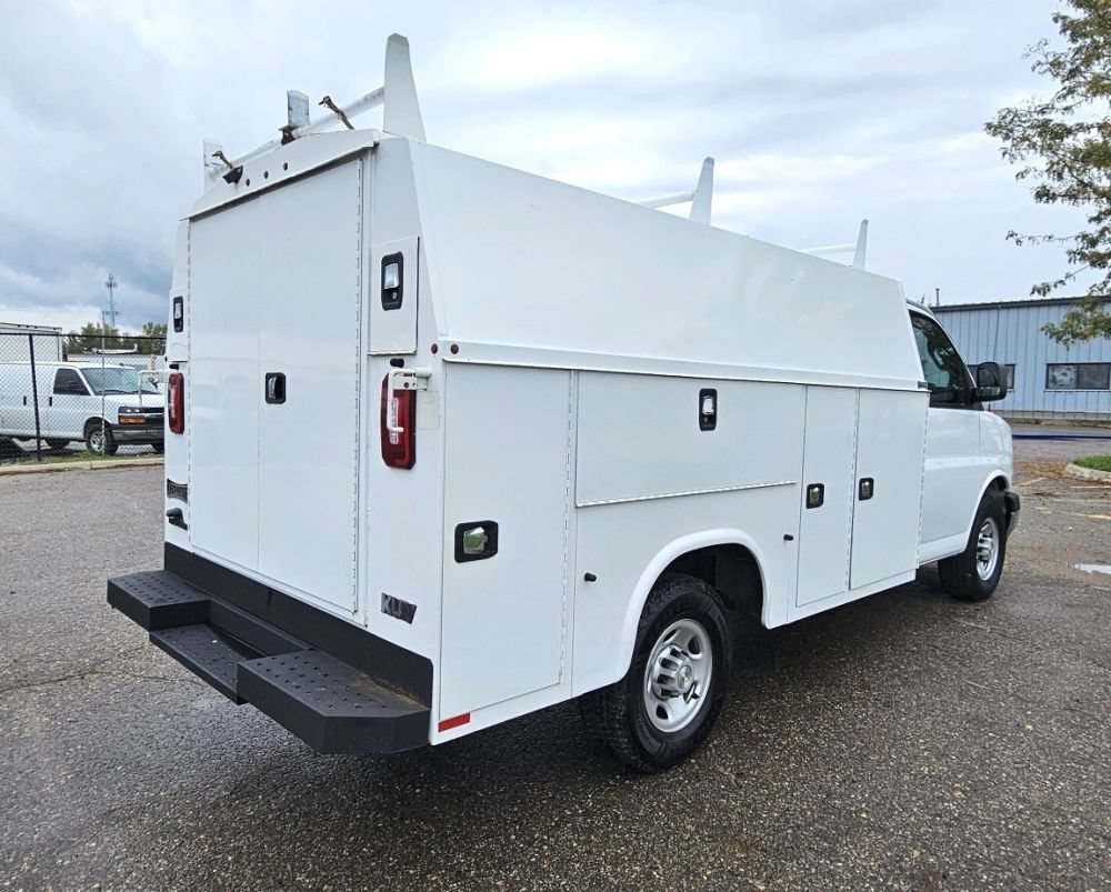 Used 2023 Chevrolet Express 3500 w/ Power Convenience Package RWD image 8