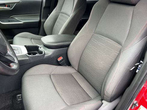 Used 2023 Toyota RAV4 SE image 11