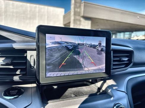 Used 2023 Ford Explorer XLT image 18