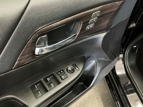 Used 2016 Honda Accord Touring image 16