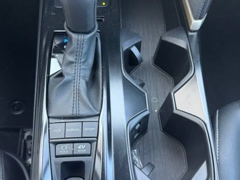 Used 2025 Toyota Camry SE FWD image 25