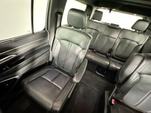 Used 2025 Jeep Wagoneer Series III w/ Premium Group I AWD/4WD image 12