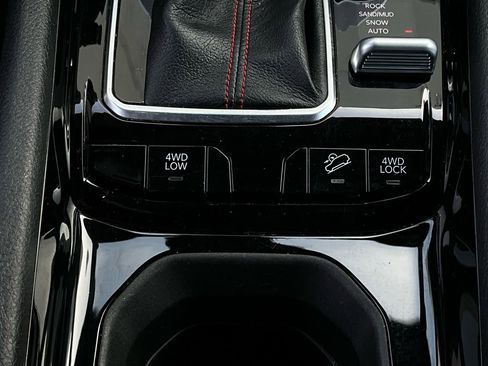 Used 2025 Jeep Compass Trailhawk image 22