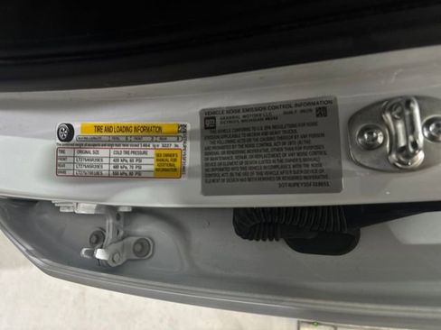 Used 2025 GMC Sierra 2500 AT4 image 32