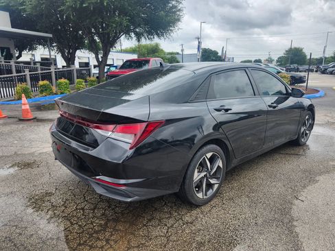 Used 2023 Hyundai Elantra SEL w/ Convenience Package FWD image 3