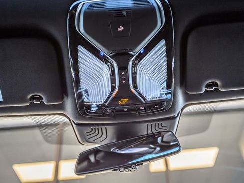 Used 2020 BMW 740i xDrive w/ M Sport Package image 35