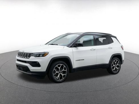 Used 2025 Jeep Compass Limited AWD/4WD image 3