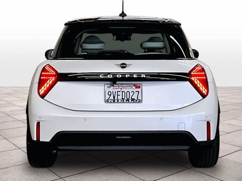 Used 2025 MINI Cooper 2-Door Hardtop image 7